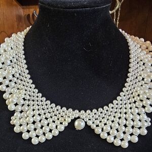 Elegant Faux Pearl Necklace
